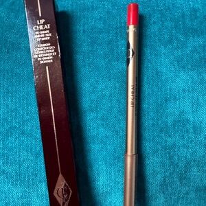Charlottte Tilbury lip Cheat Re shape Re size lip liner 👄!!!